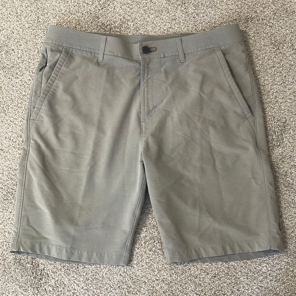 Public Rec Light Grey Men’s Shorts EUC SZ 33